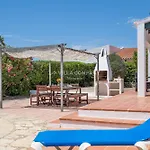 Binikixa Villa